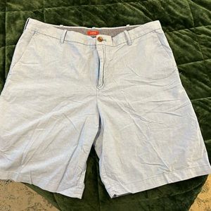 Izod men’s shorts, sz 40. Chambray. 100% cotton.